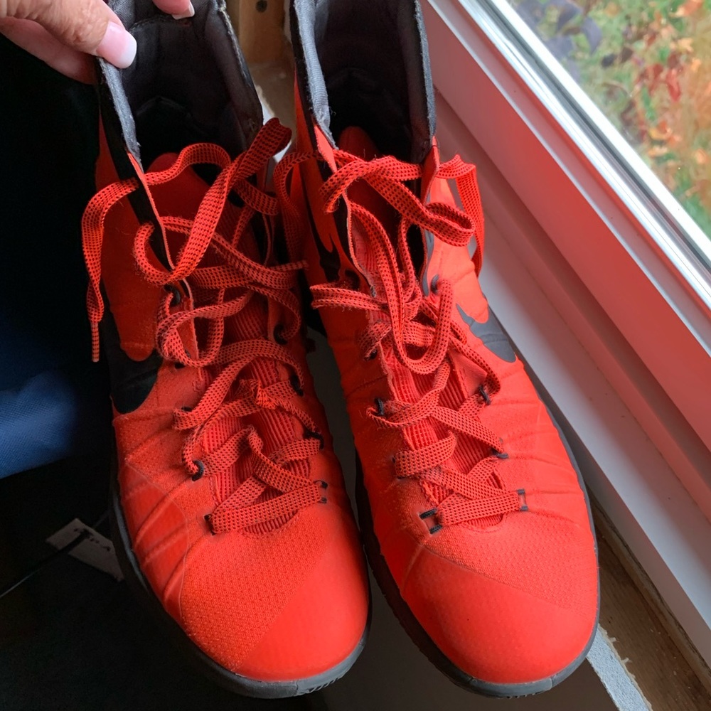 Nike Basketball shoes 7.5.  Perfect for basketball season.  Good condition!